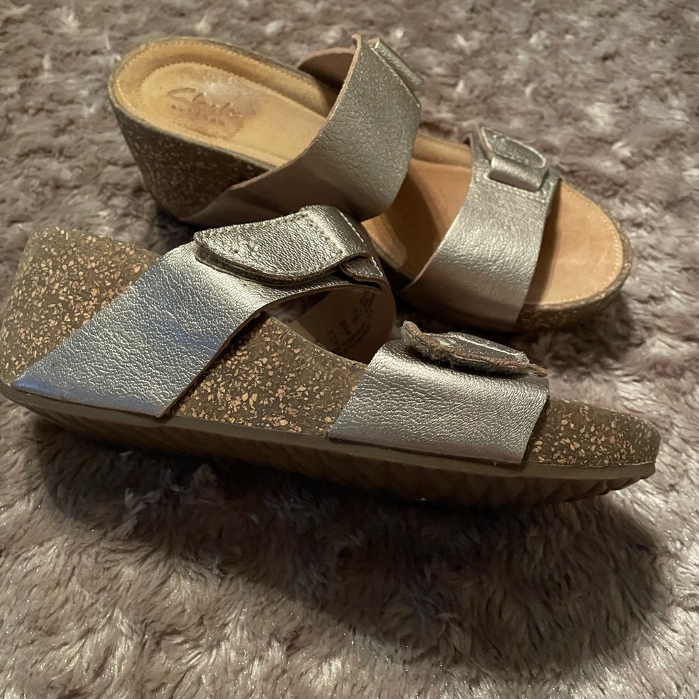 Clark’s wedge sandals with 1 1/2 heel. Great condition ! Gold color - Picture 3 of 3